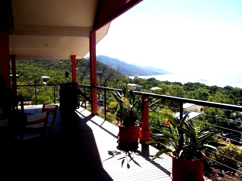 18 Roseric Crescent, Hideaway Bay QLD 4800