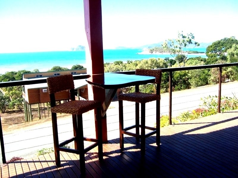 18 Roseric Crescent, Hideaway Bay QLD 4800
