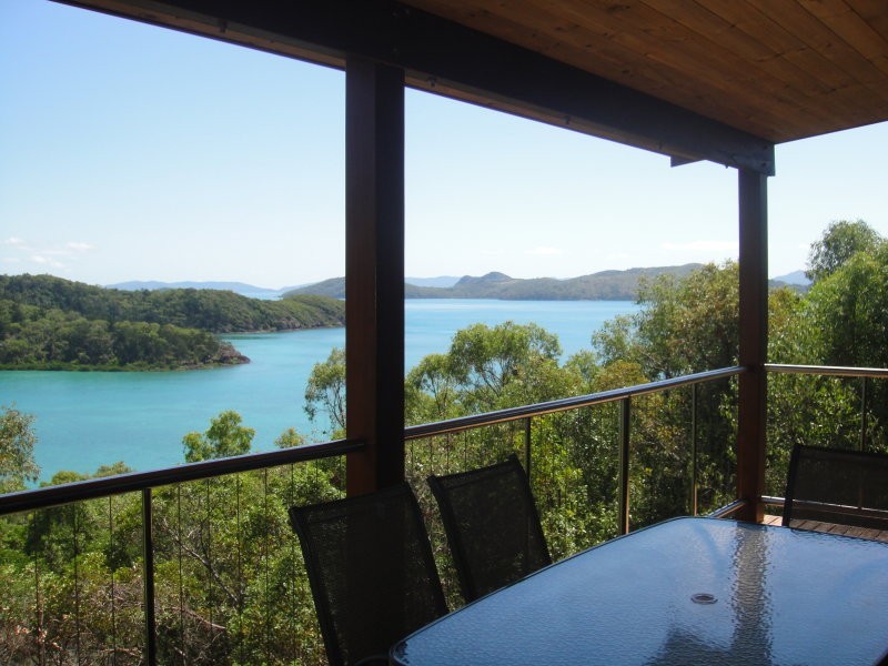 17 Passage Avenue, Shute Harbour QLD 4802