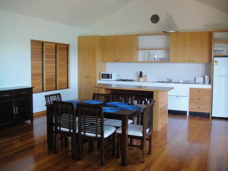 17 Passage Avenue, Shute Harbour QLD 4802