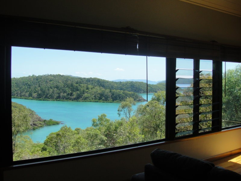 17 Passage Avenue, Shute Harbour QLD 4802