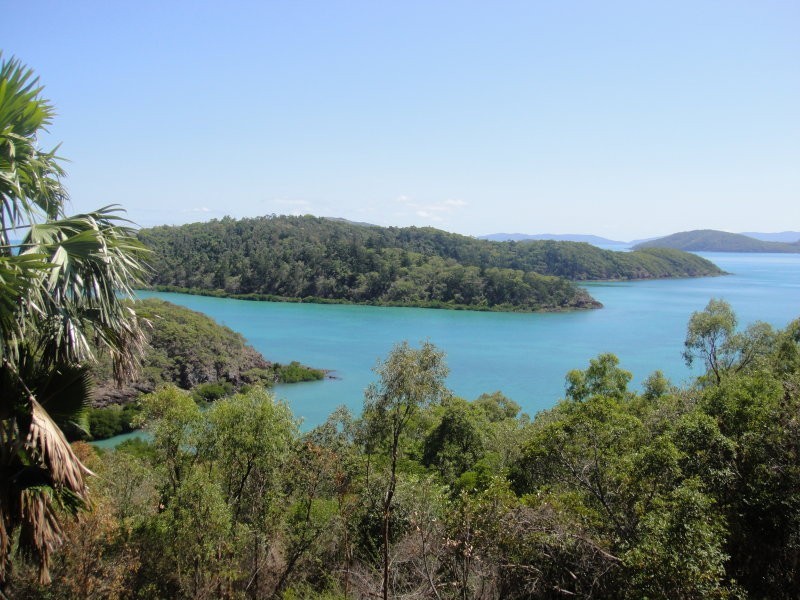 17 Passage Avenue, Shute Harbour QLD 4802