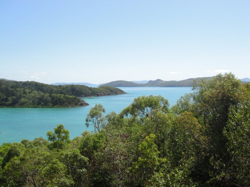 17 Passage Avenue, Shute Harbour QLD 4802