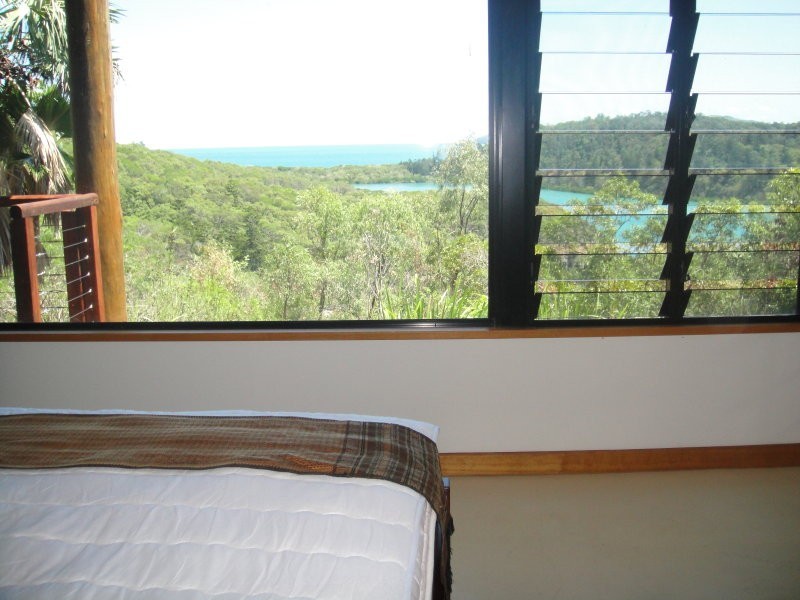 17 Passage Avenue, Shute Harbour QLD 4802