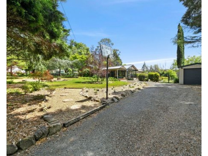 15 Glenara Road, Kurrajong Heights NSW 2758
