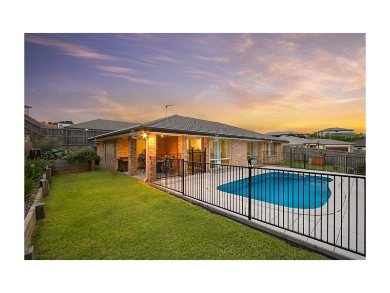 4 Barcoo Street, Pacific Pines QLD 4211