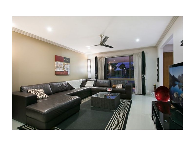 20 Minden Crescent, Helensvale QLD 4212