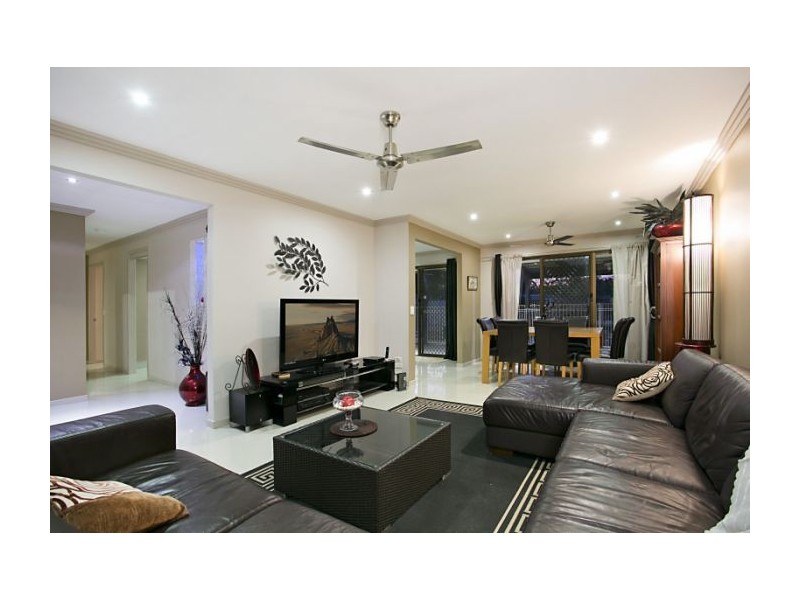 20 Minden Crescent, Helensvale QLD 4212