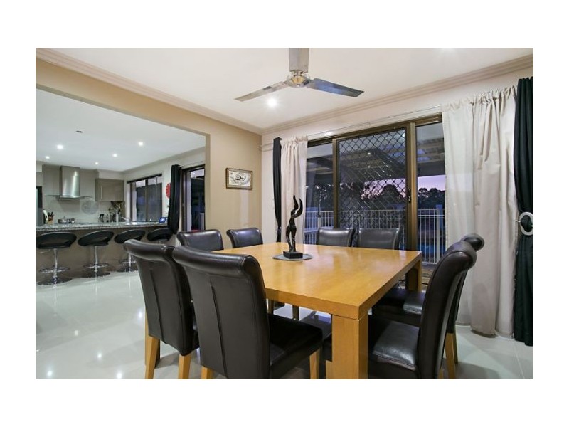 20 Minden Crescent, Helensvale QLD 4212