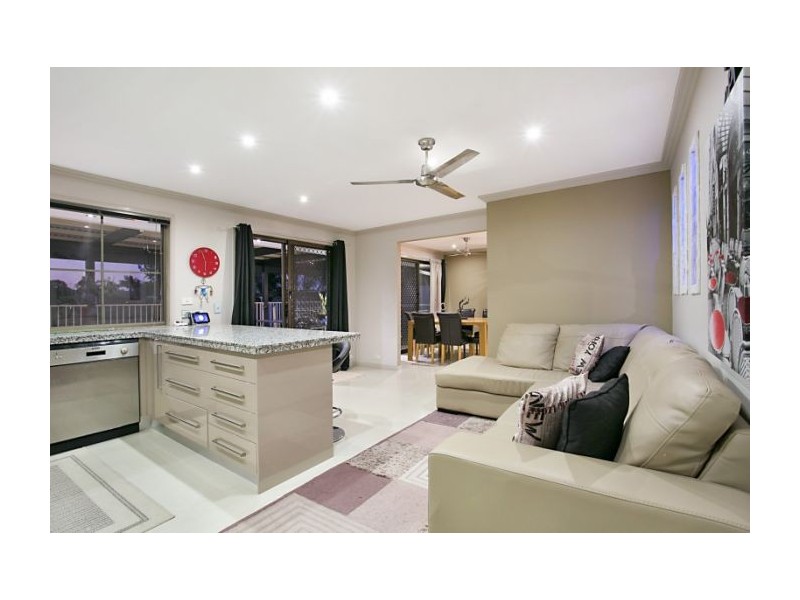 20 Minden Crescent, Helensvale QLD 4212