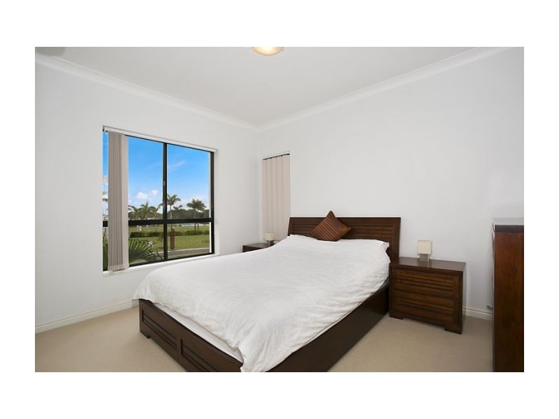 17/993 Springfield Drive, Hope Island QLD 4212