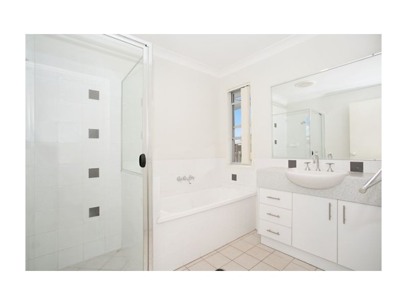 1/2 Sandhurst Crescent, Upper Coomera QLD 4209