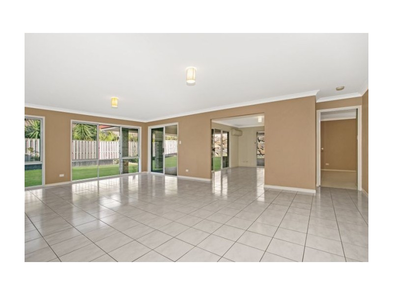 10 Ainslie Street, Pacific Pines QLD 4211