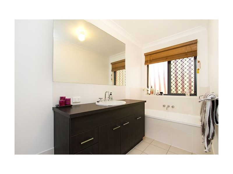 24 Bahkeeta Street, Oxenford QLD 4210