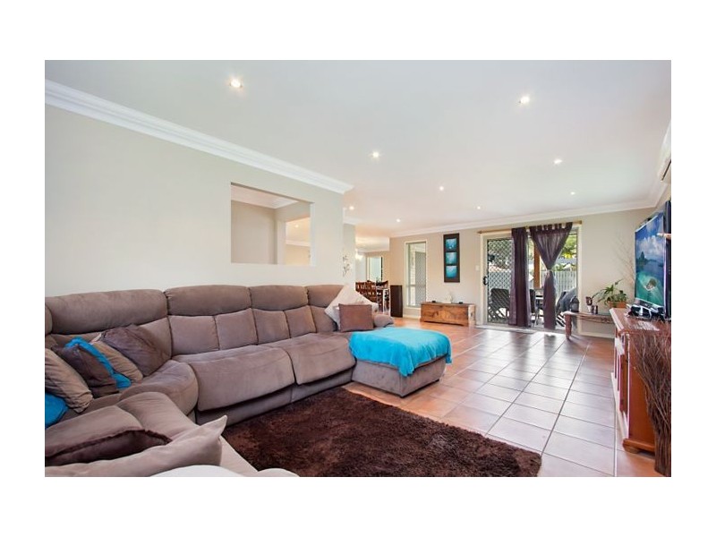 18 Barrs Avenue, Oxenford QLD 4210