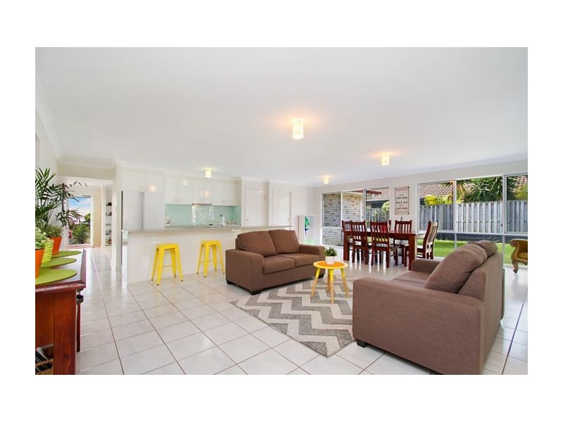 10 Ainslie Street, Pacific Pines QLD 4211