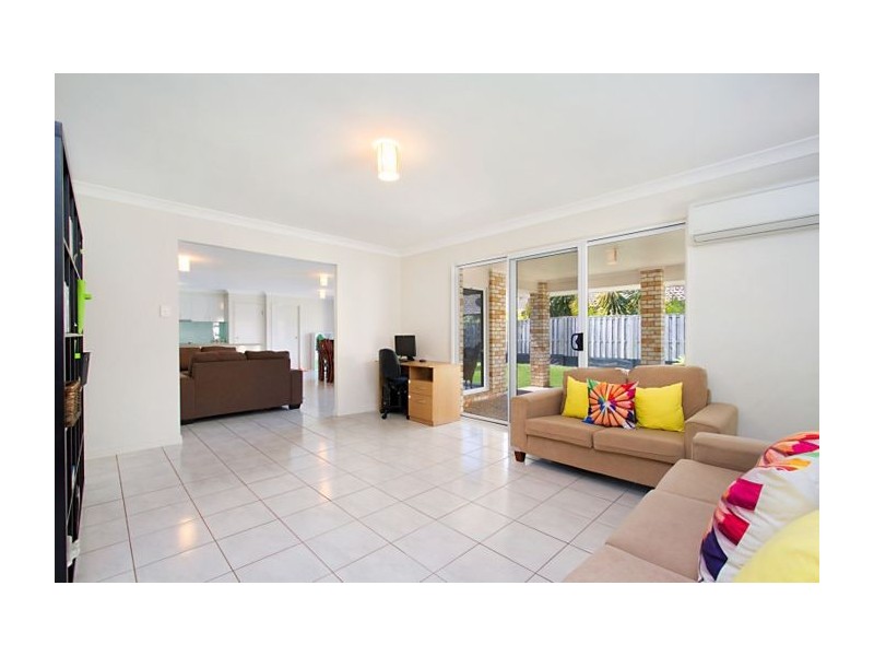 10 Ainslie Street, Pacific Pines QLD 4211