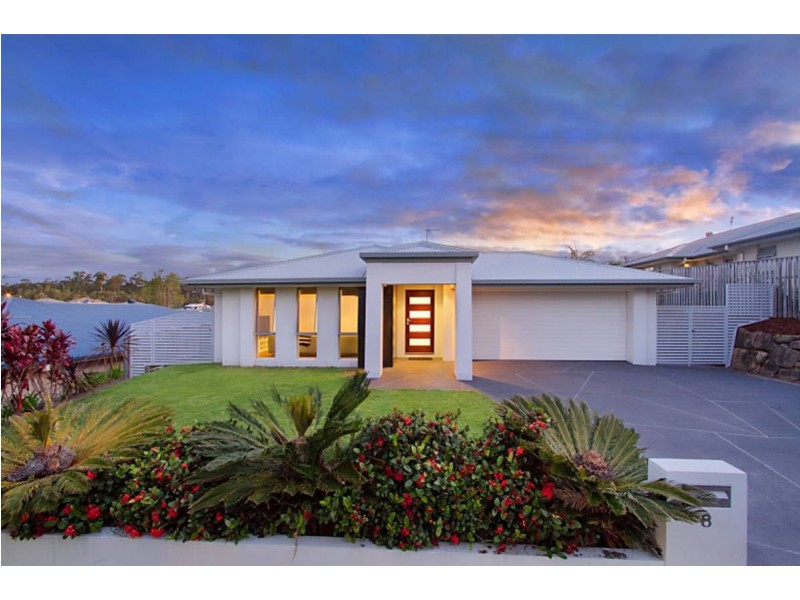 8 Laughlen Chase, Pacific Pines QLD 4211