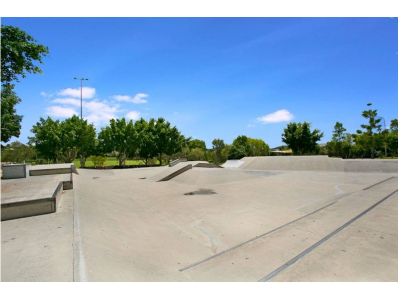 8 Laughlen Chase, Pacific Pines QLD 4211