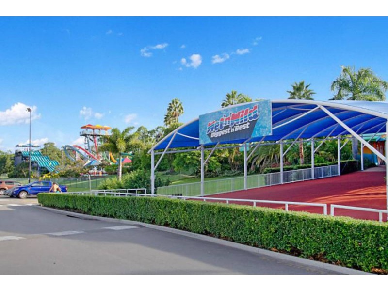 8 Laughlen Chase, Pacific Pines QLD 4211