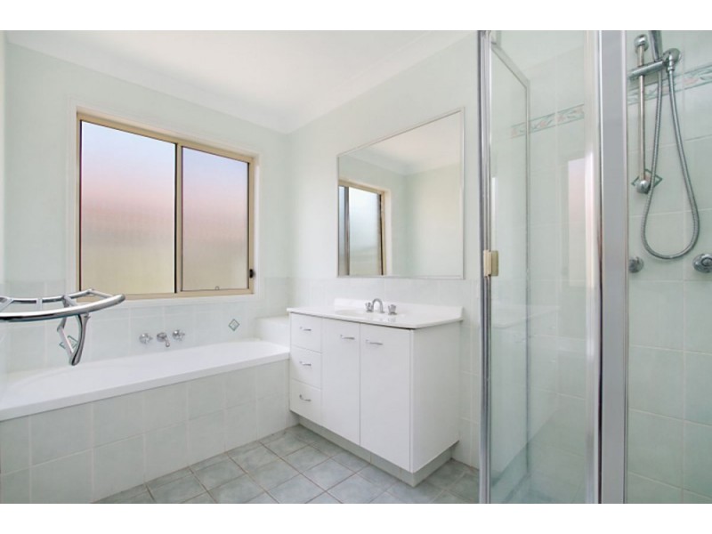 25 Tipuana Drive, Elanora QLD 4221