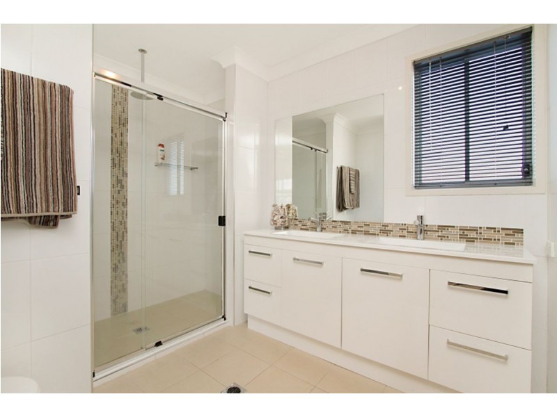 4 Barrington Street, Upper Coomera QLD 4209