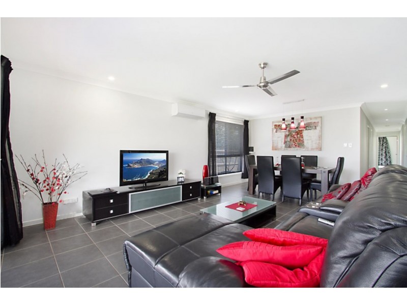 18 Undarra Street, Pimpama QLD 4209