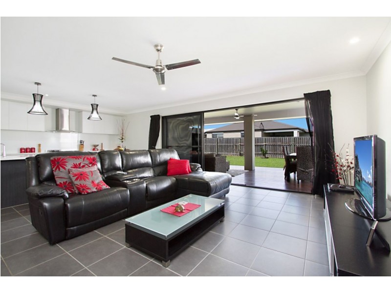 18 Undarra Street, Pimpama QLD 4209