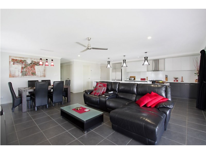 18 Undarra Street, Pimpama QLD 4209