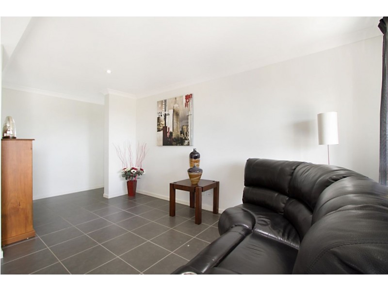 18 Undarra Street, Pimpama QLD 4209