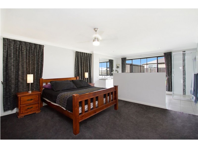 18 Undarra Street, Pimpama QLD 4209