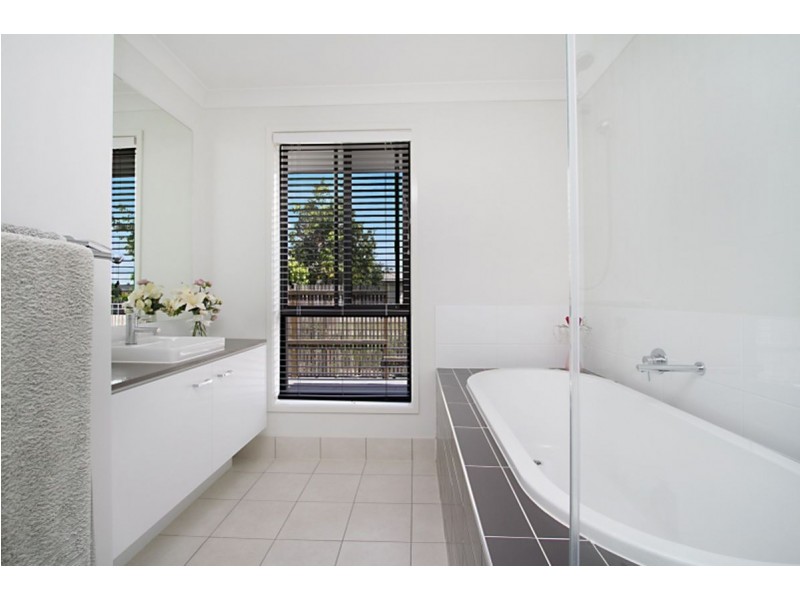 18 Undarra Street, Pimpama QLD 4209