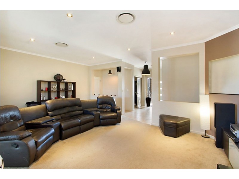 117 Wunburra Circle, Pacific Pines QLD 4211