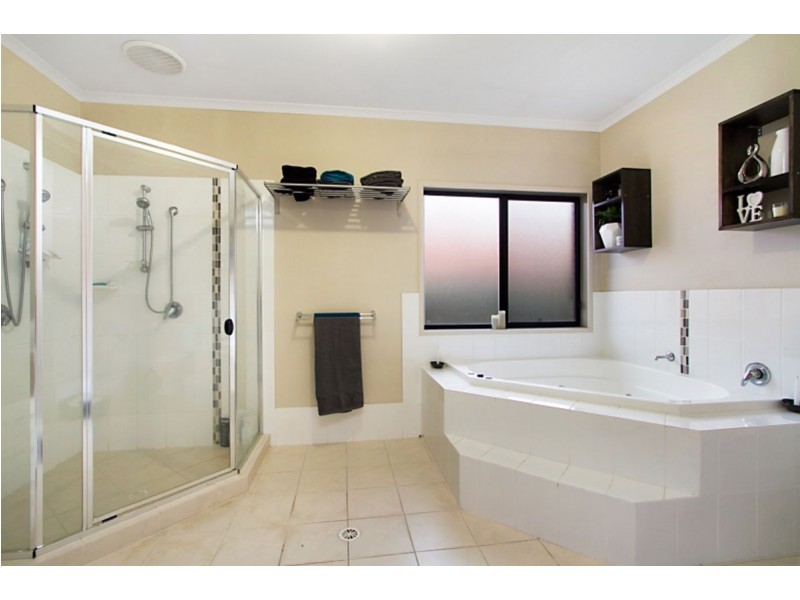 117 Wunburra Circle, Pacific Pines QLD 4211