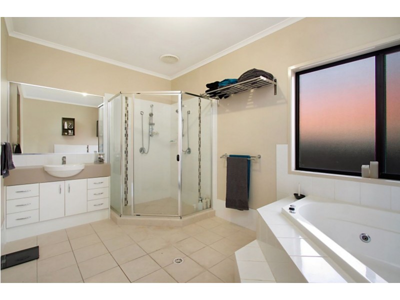 117 Wunburra Circle, Pacific Pines QLD 4211