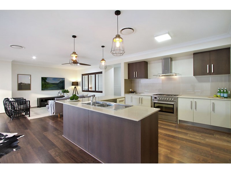 81 Wunburra Circle, Pacific Pines QLD 4211