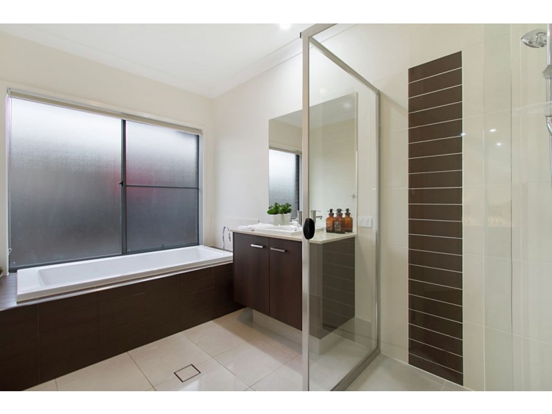 81 Wunburra Circle, Pacific Pines QLD 4211