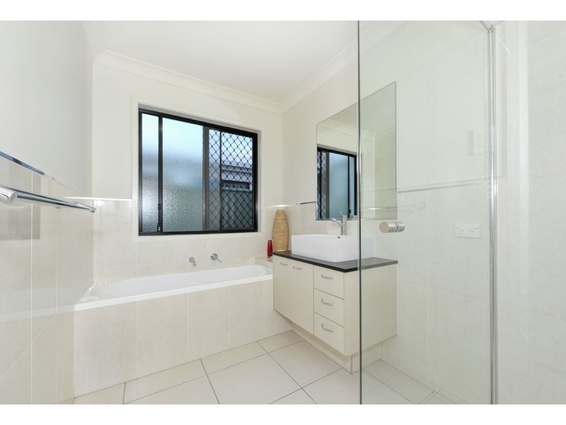 2/20 Cabriolet Court, Upper Coomera QLD 4209