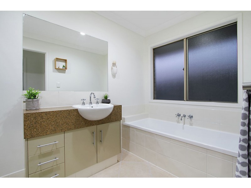 7 Treeline Circuit, Upper Coomera QLD 4209