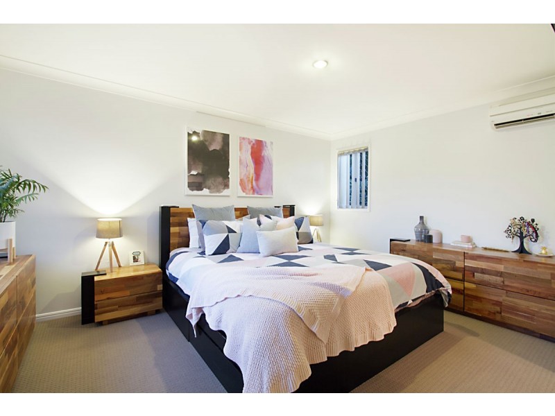 15 River Meadows Dr, Upper Coomera QLD 4209