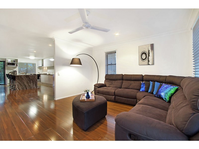 8 Cobb & Co Drive, Oxenford QLD 4210