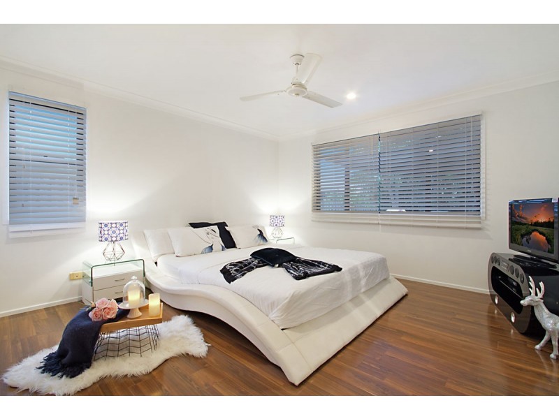 8 Cobb & Co Drive, Oxenford QLD 4210