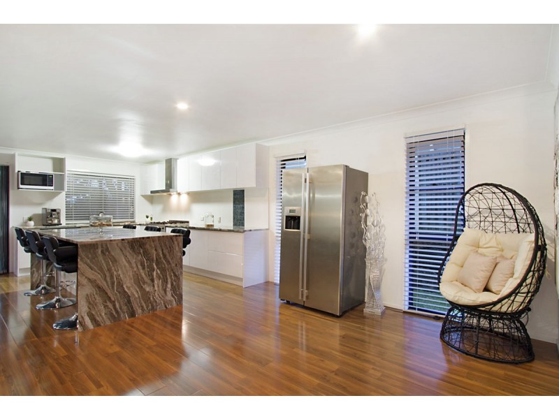 8 Cobb & Co Drive, Oxenford QLD 4210