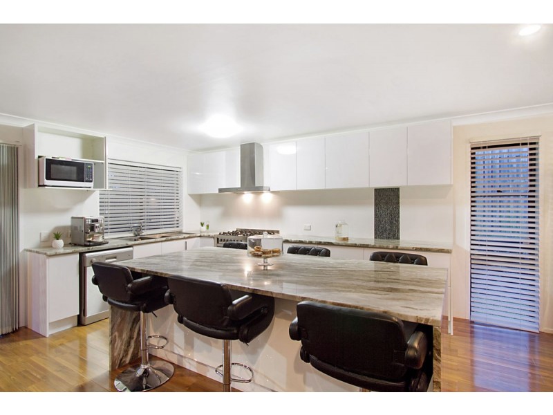 8 Cobb & Co Drive, Oxenford QLD 4210