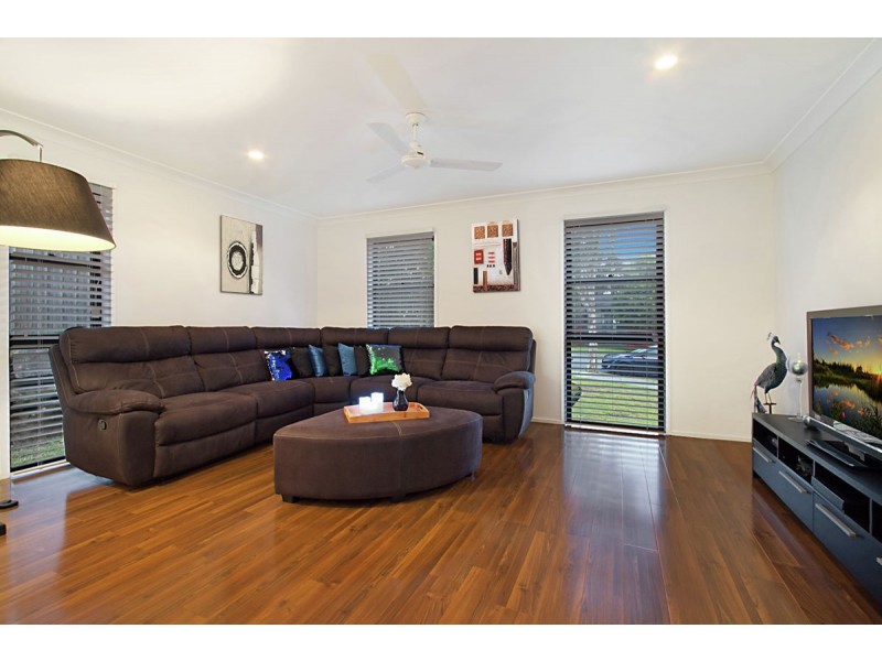 8 Cobb & Co Drive, Oxenford QLD 4210