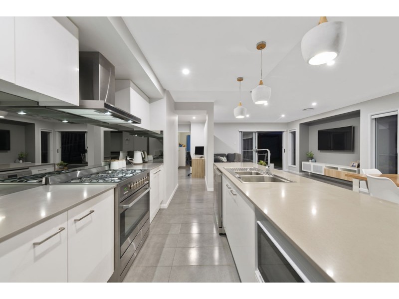 1 Kintore Lane, Upper Coomera QLD 4209