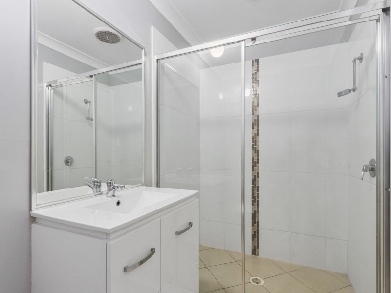 1/60 Aldgate Crescent, Pacific Pines QLD 4211