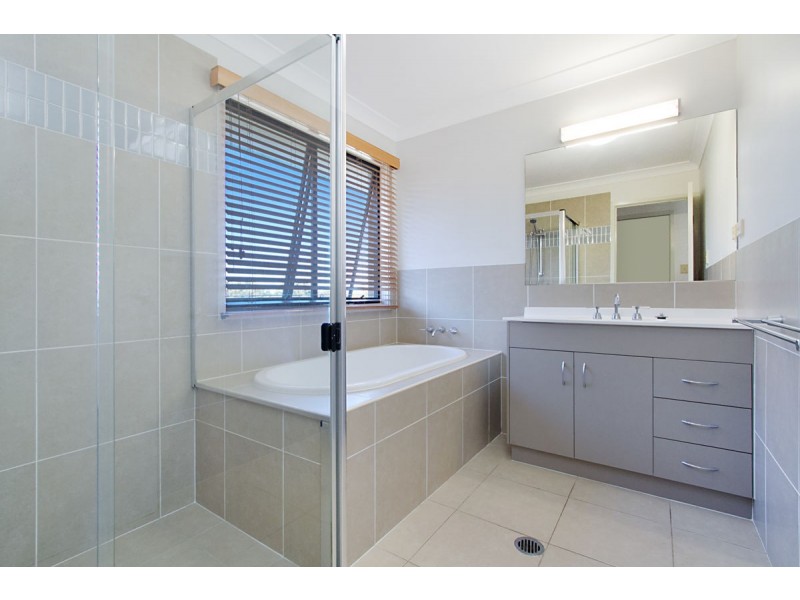 42 Rix Dr, Upper Coomera QLD 4209