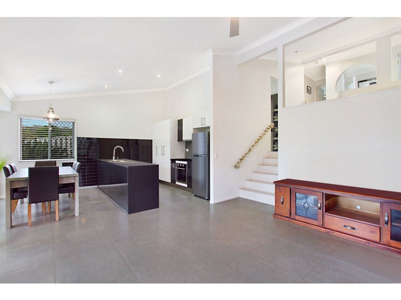 24 Antipodes Close, Pacific Pines QLD 4211