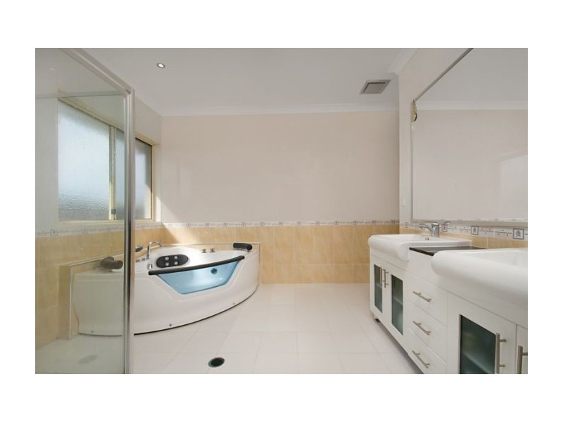8 Bader Rd, Upper Coomera QLD 4209